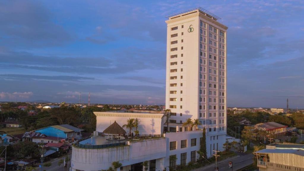 Mahkota Hotel Singkawang Exterior foto